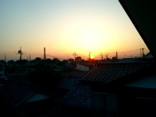 屋根裏から見た夕焼け